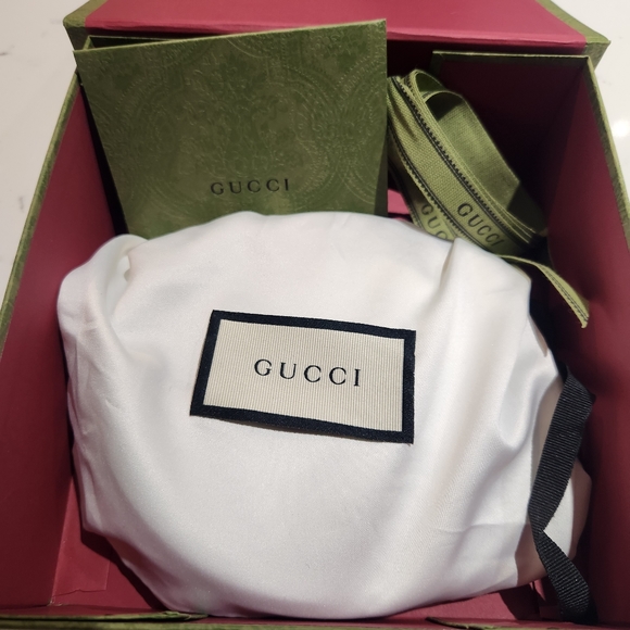 Gucci Leather Belt with Double G Buckle - Picture 2 of 11